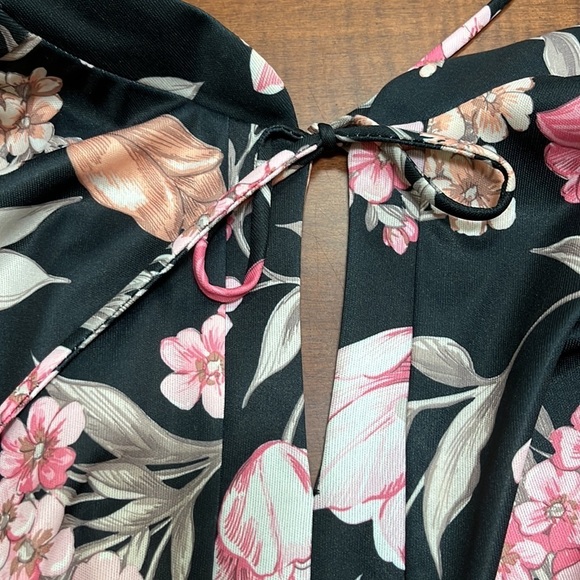 D'Allairds blouse and skirt set with belt - Picture 9 of 9